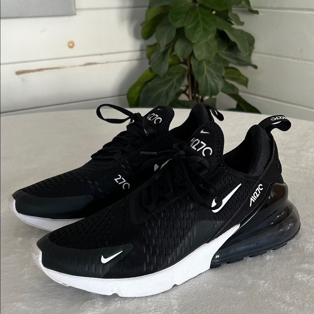 Nike Air Max 270 Women’s Size 10 Black and White Sneakers. Excellent Condition - Picture 3 of 10